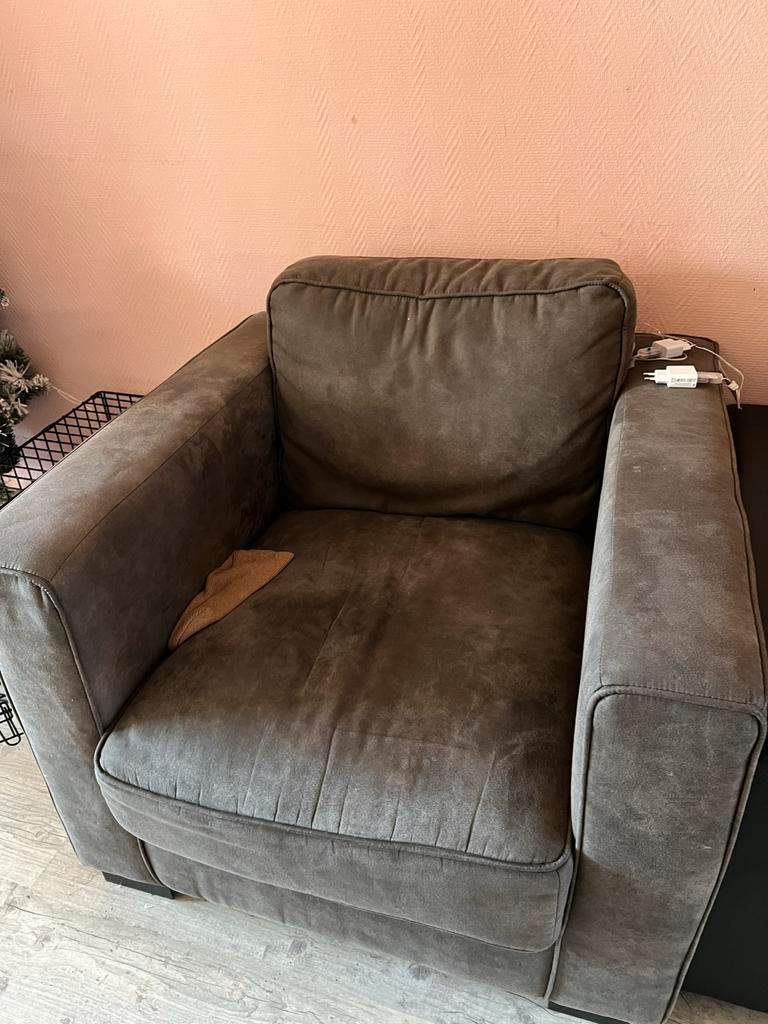 Comfortabele grijze fauteuil
