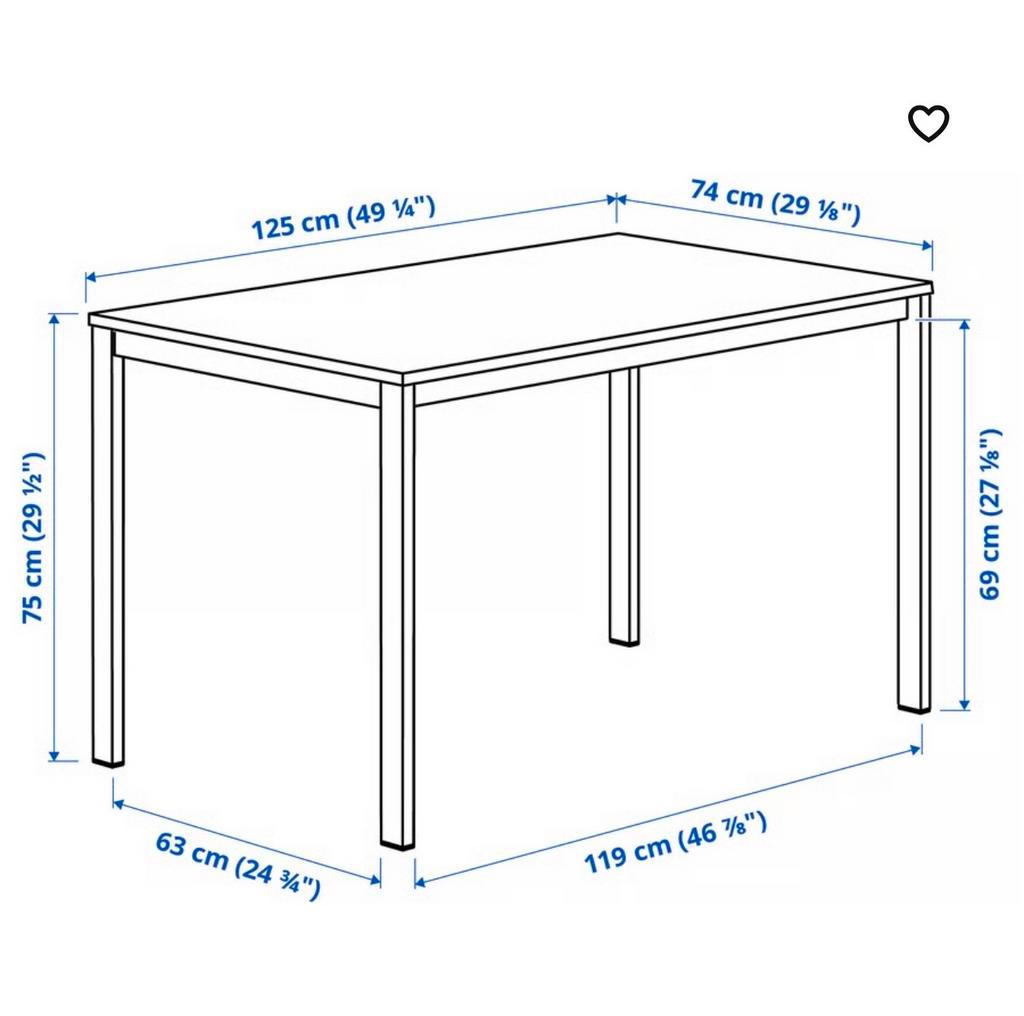 Eettafel met stoelen