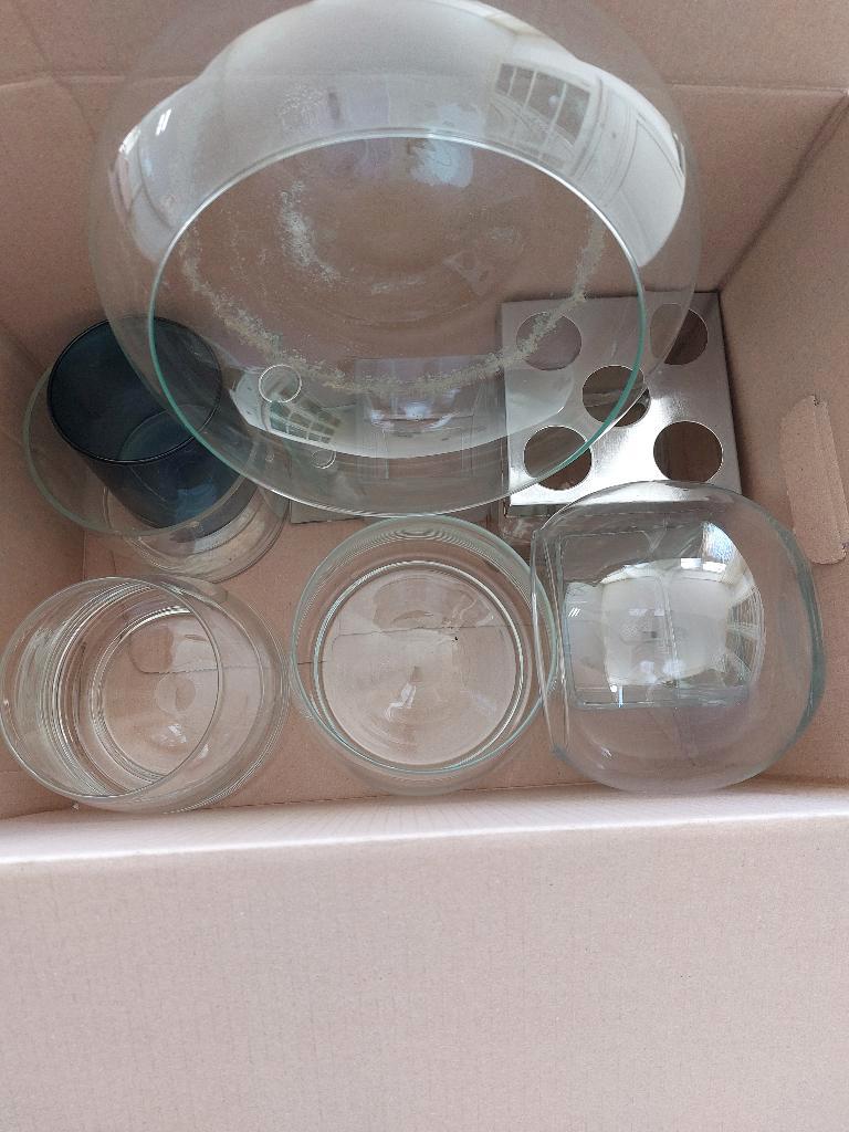 Glazen vazen en potjes