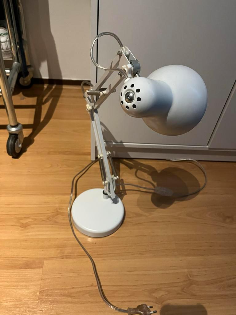 Gratis 2 identieke bureaulampen - gebruikt