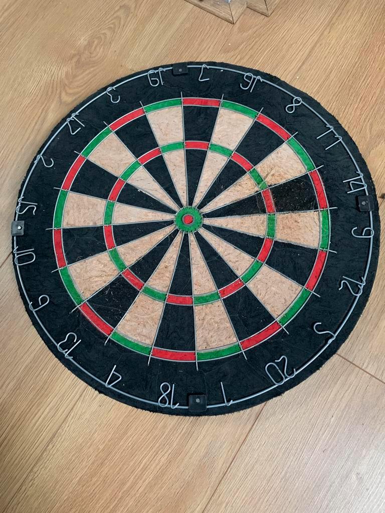 Dartbord van paardenhaar en fotolijst