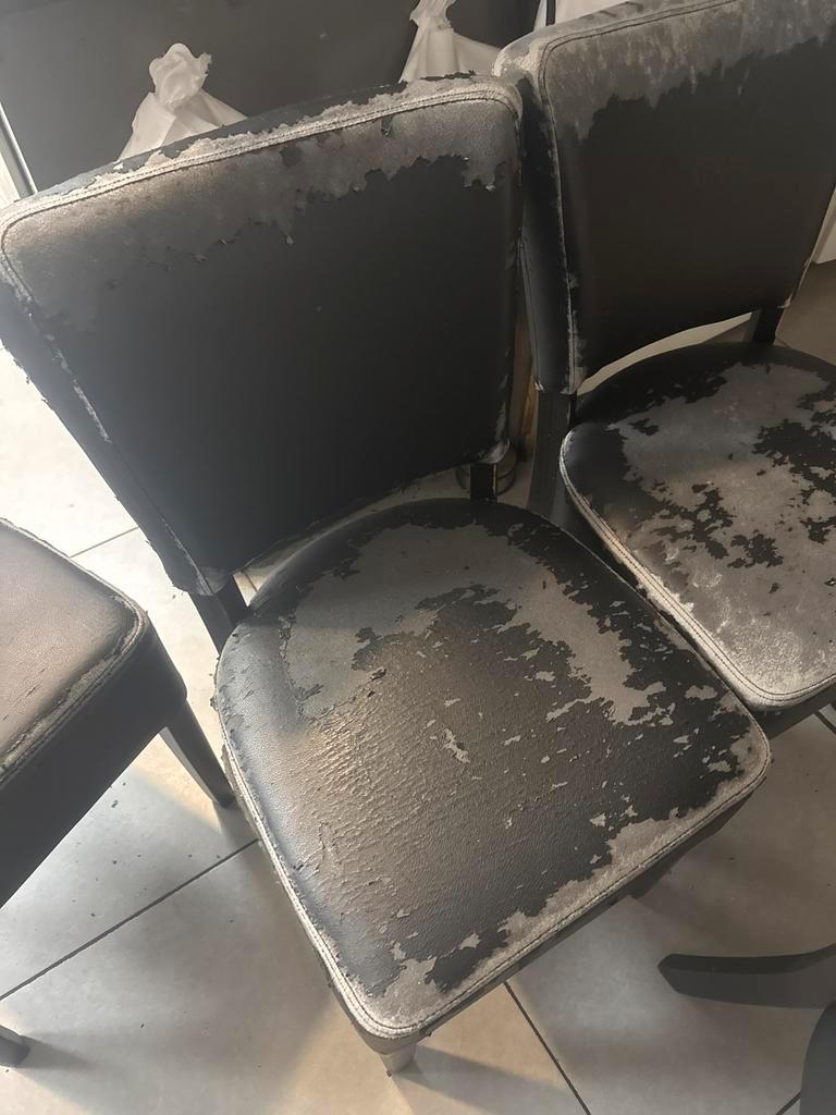 12 Zwarte Stoelen - Gebruikt