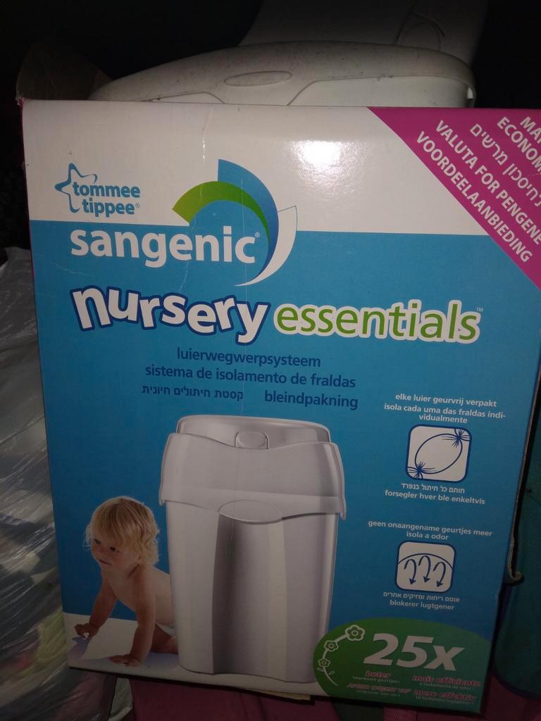 Gratis sanitaire afvalbak voor vieze luiers.