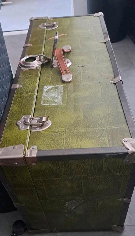 Vintage hutkoffer 48 jaar oude kist / koffer.