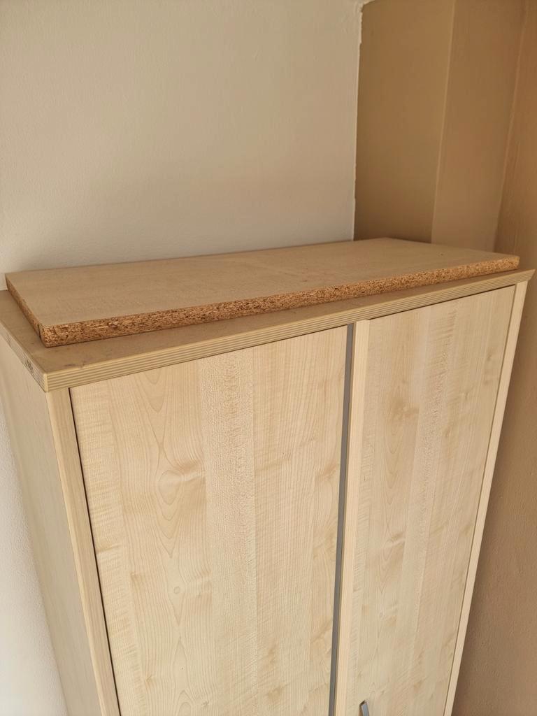 Archiefkast / Kledingkast met extra plank