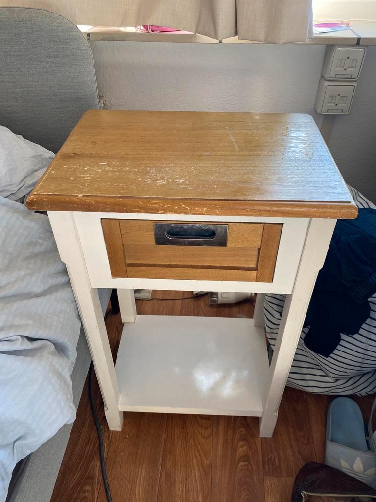 Nachtkastje met lade