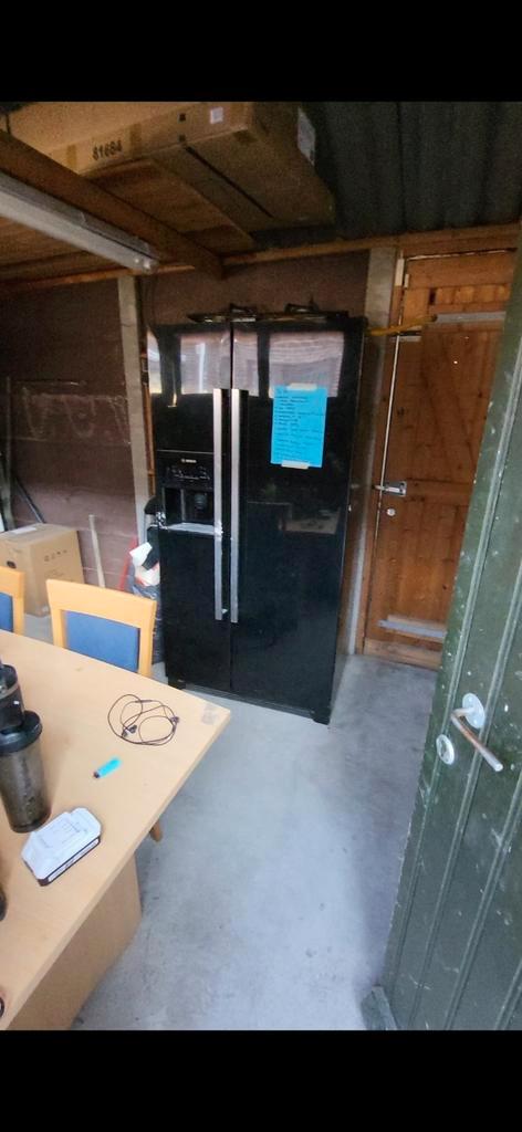 Gratis koelkast (met beschadigingen)