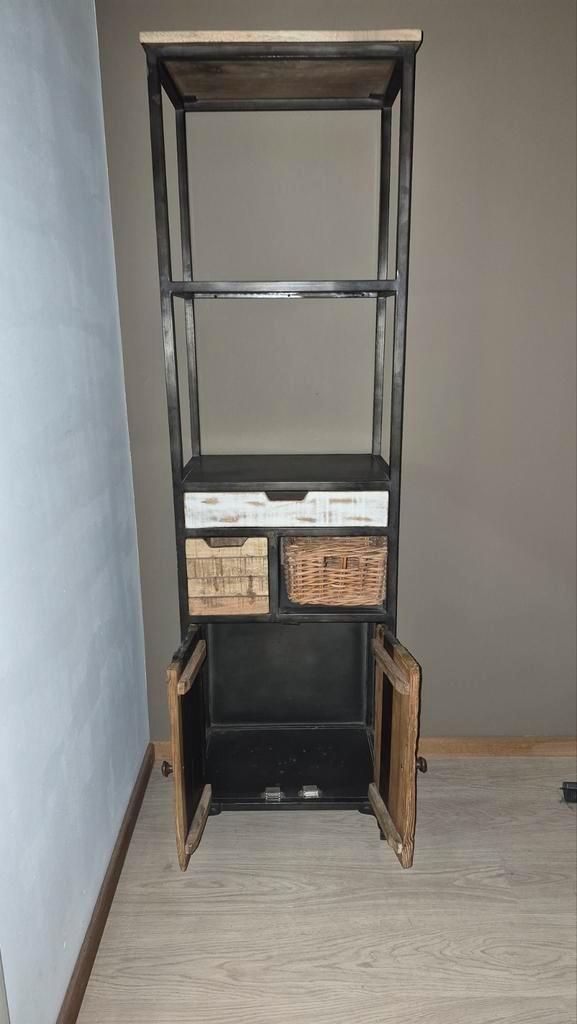 Industriële Kast met Opbergruimte