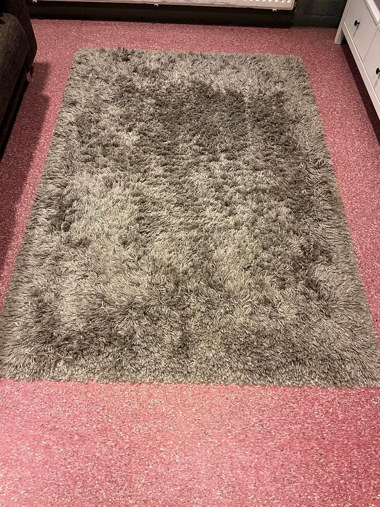 GRATIS gebruikt tv meubel + kast + kleed (gebruikte staat)