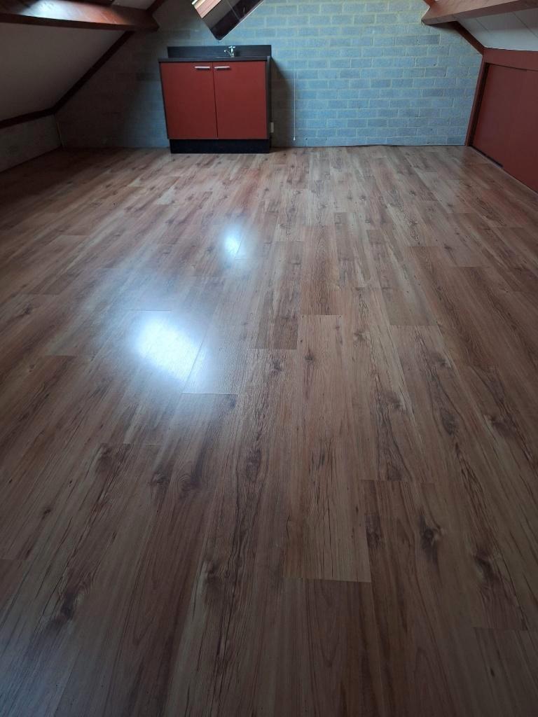 Laminaat gratis inclusief schuifwand