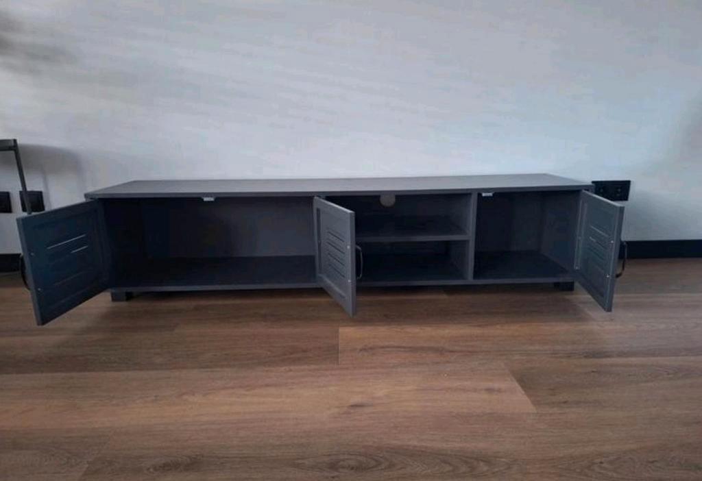 Gratis industrieel tv meubel