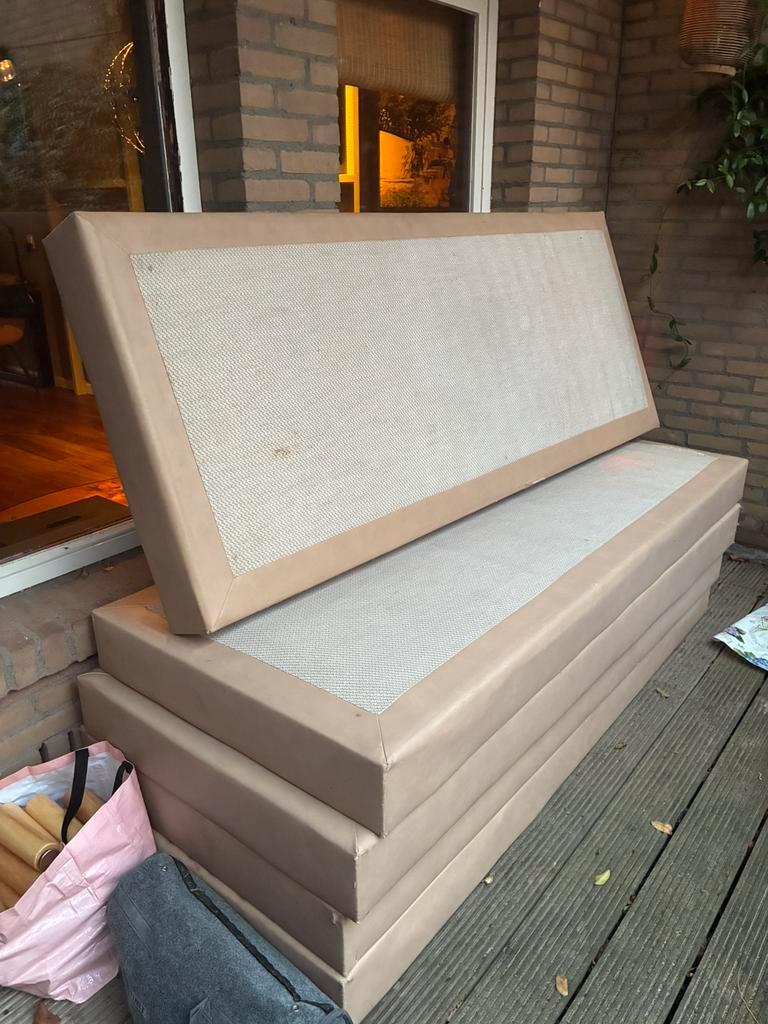 Gratis 5 stuks boxspring bedden (1 persoons