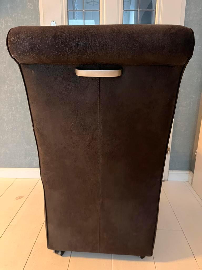 GRATIS: 4 eethoekstoelen met wieltjes
