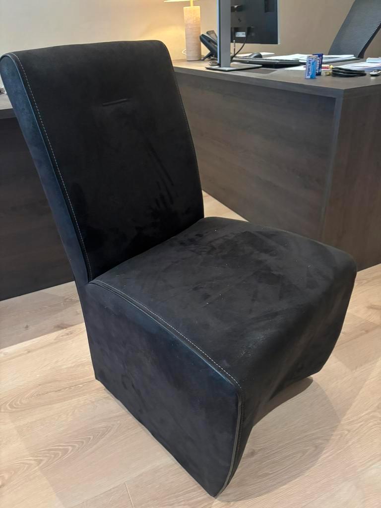 GRATIS 6 eetkamerstoelen