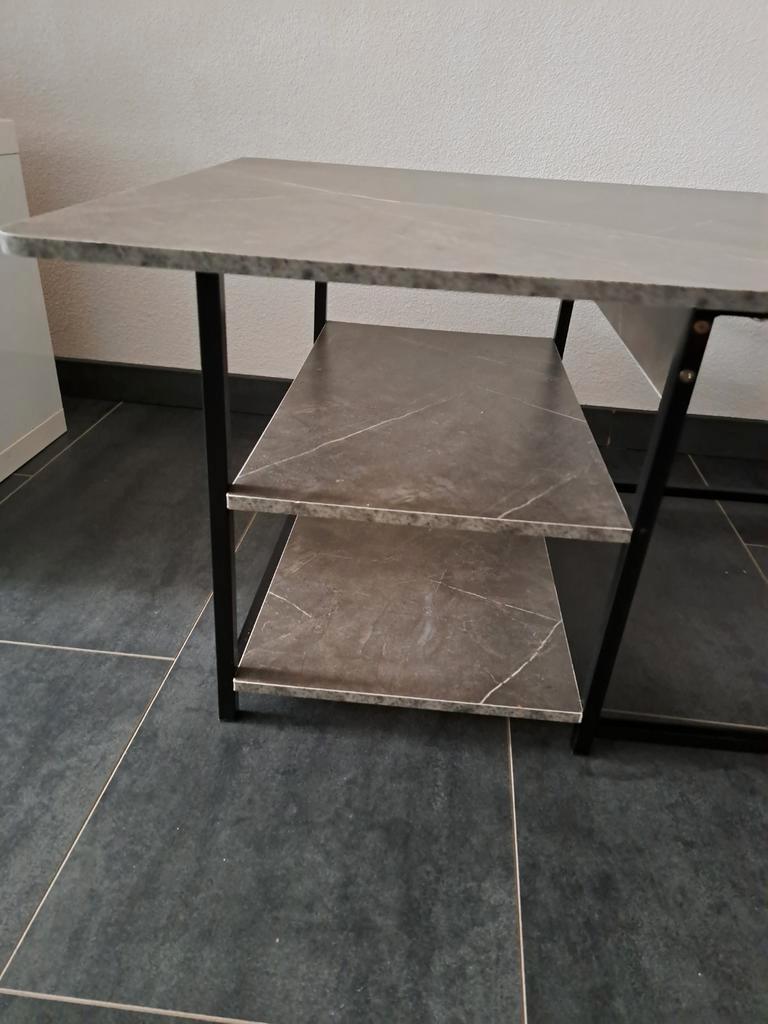 Gratis  Saloon tafel