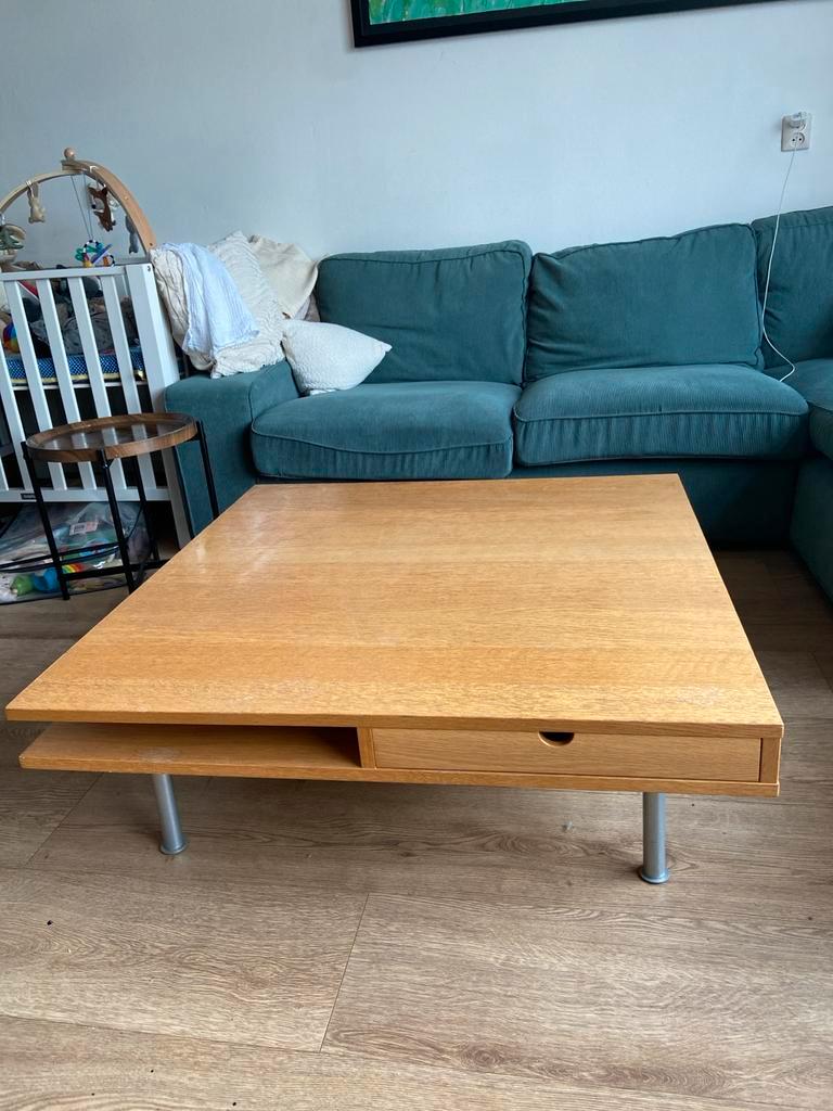Gratis! Stevige vierkante salontafel 1x1m