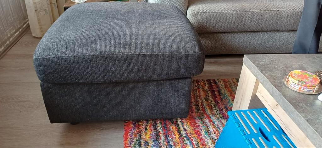 Grijze stoffen hocker/  poef / voetenbank