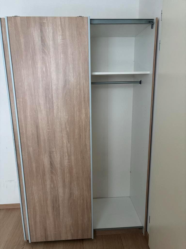 Kledingkast met schuifdeuren