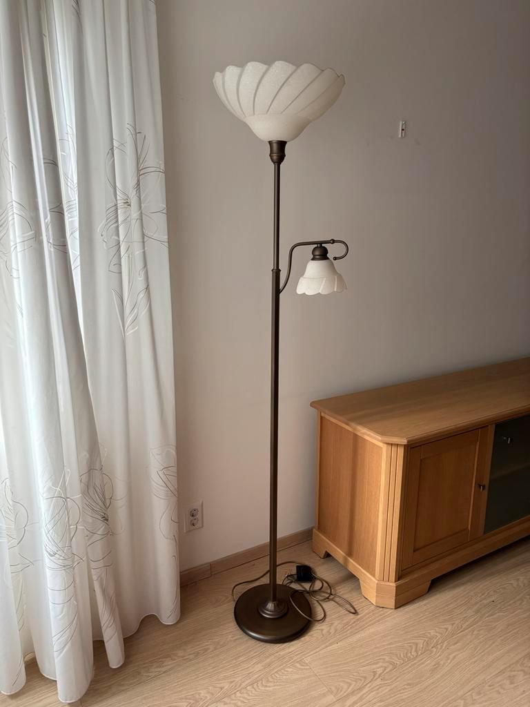 Elegante staande lamp met twee lampenkappen