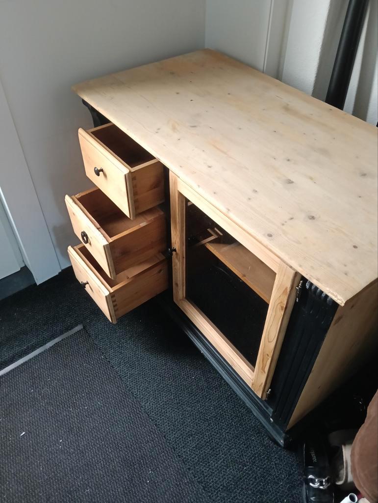 Houten TV  kast met lades en glazen deur