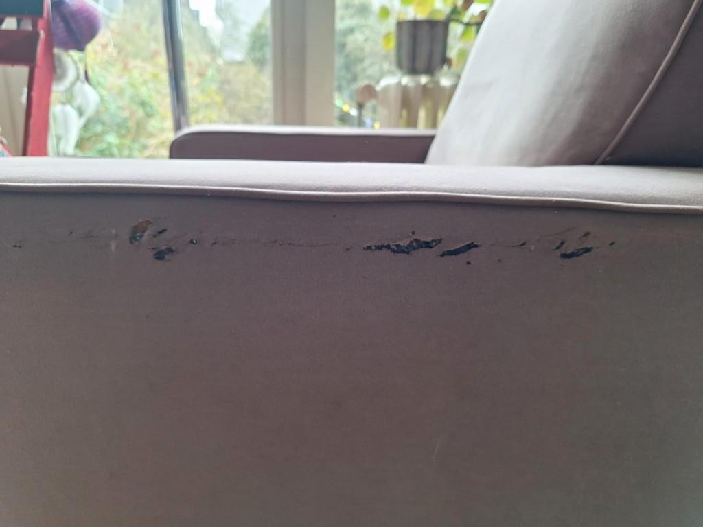 Grijsroze lekkere stoel