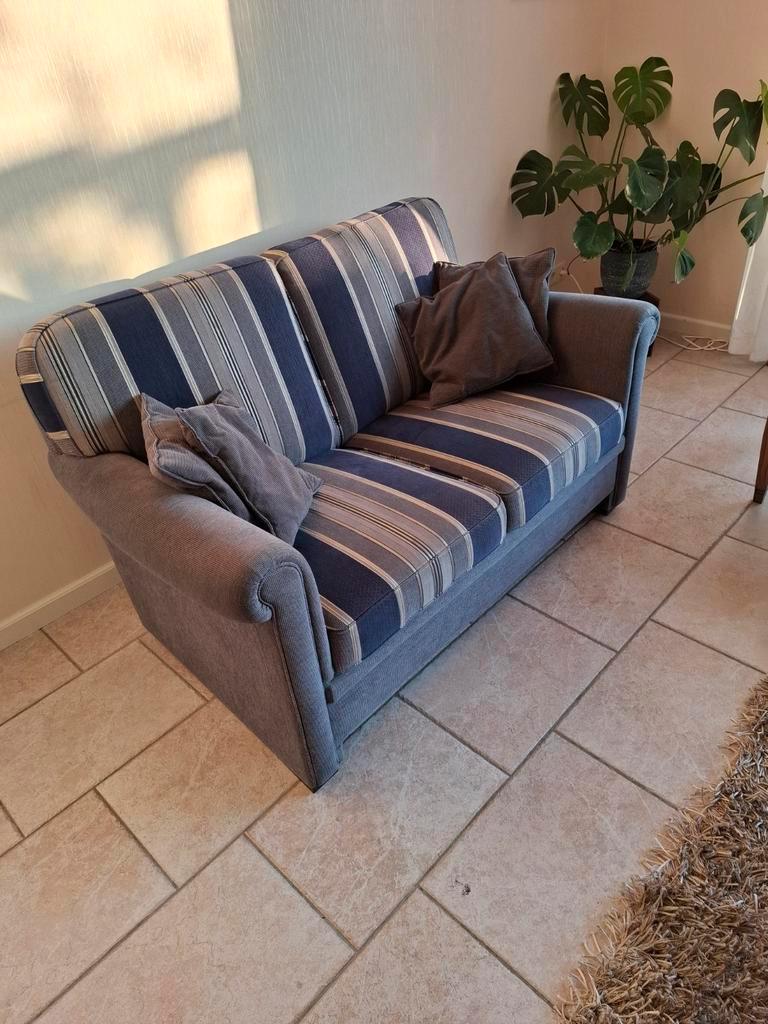 Mooie twee persoons  bank gratis