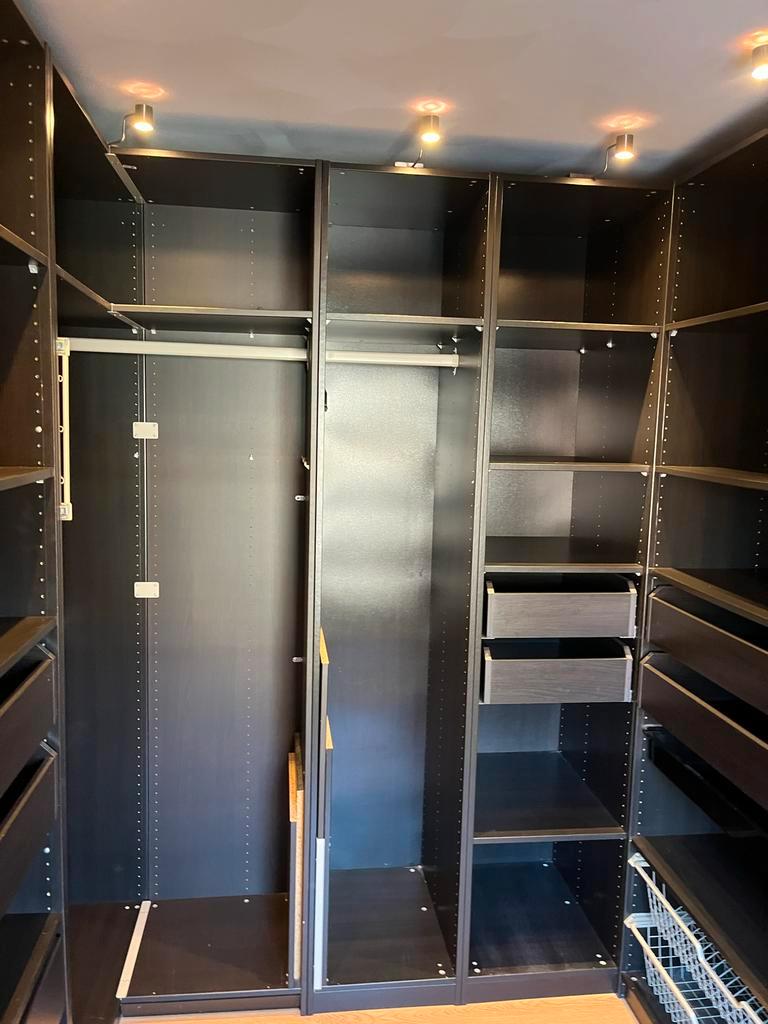 Ruime inloopkast / kledingkast