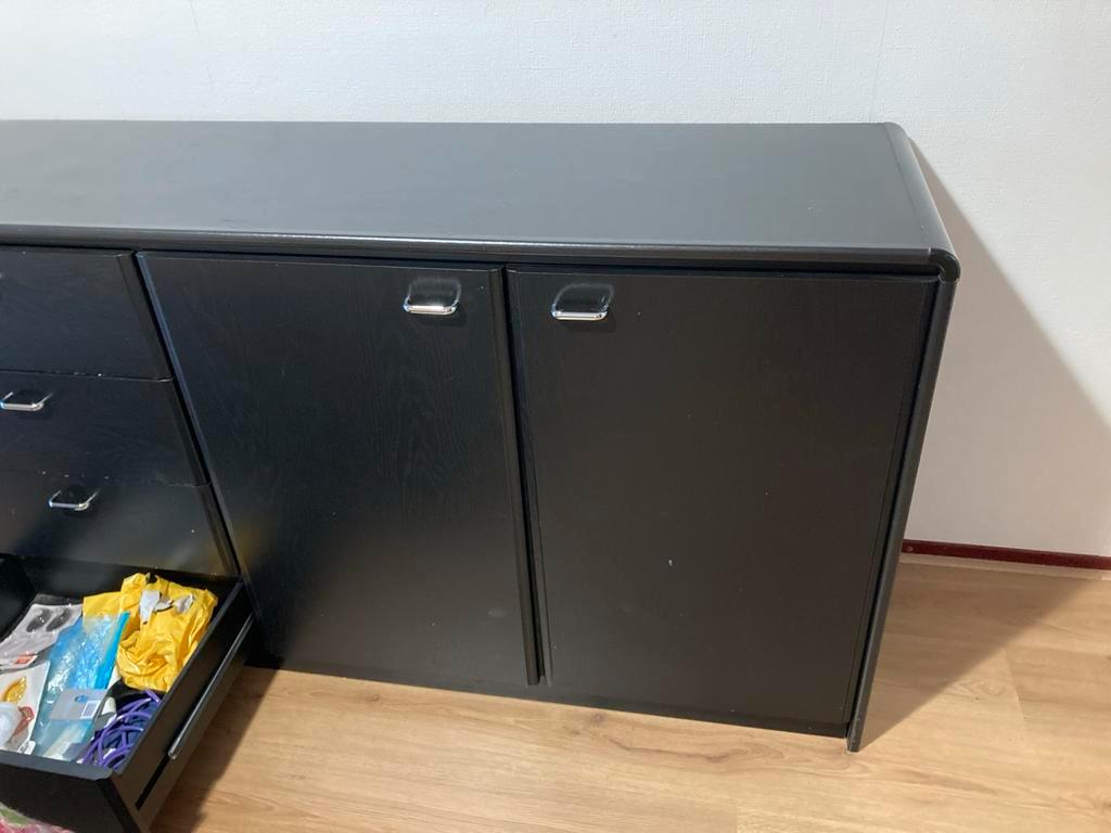 Houten planken, deur stoppers en lades