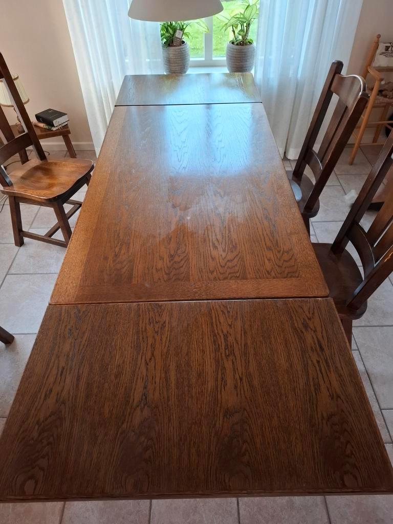 Eethoek ( uitschuifbaar ) met 4 soelen gratis