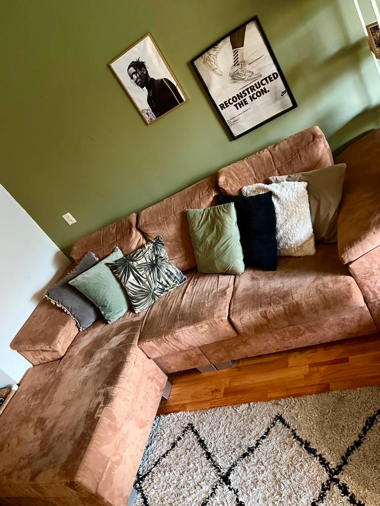 Camel kleurige suede bank gratis op te halen