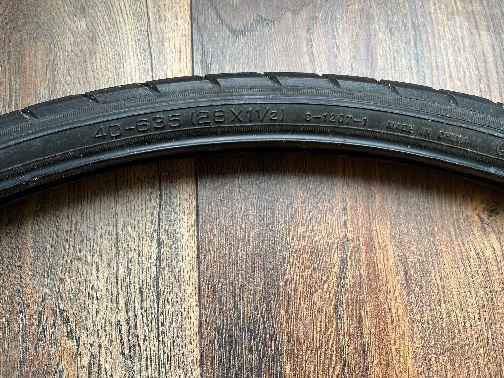 Binnenband en buitenband 28 inch omafiets