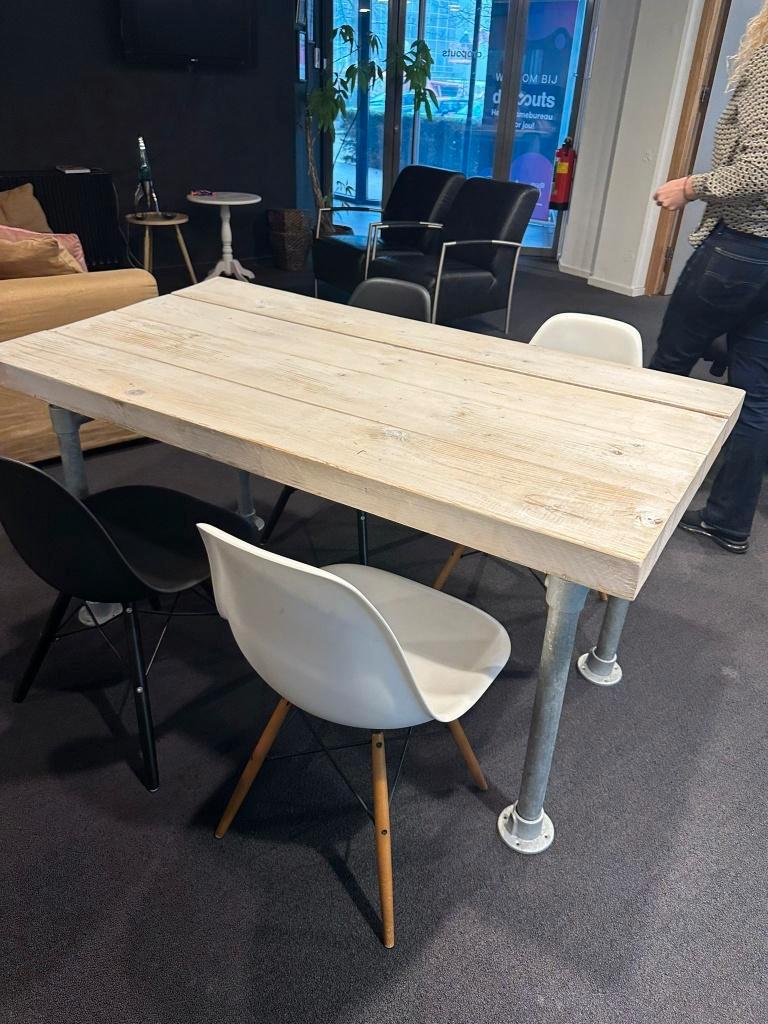 Gratis af te halen houten tafels