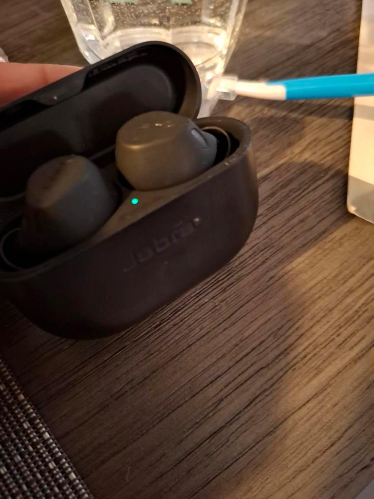Gratis Jabra elite 8 active, right ear not working