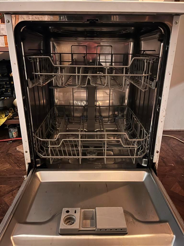 Proline Vaatwasser. Moet weg voor donderdag 18 december