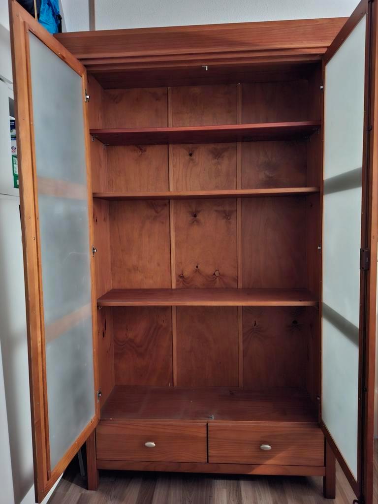 Mooie stevige houten kast