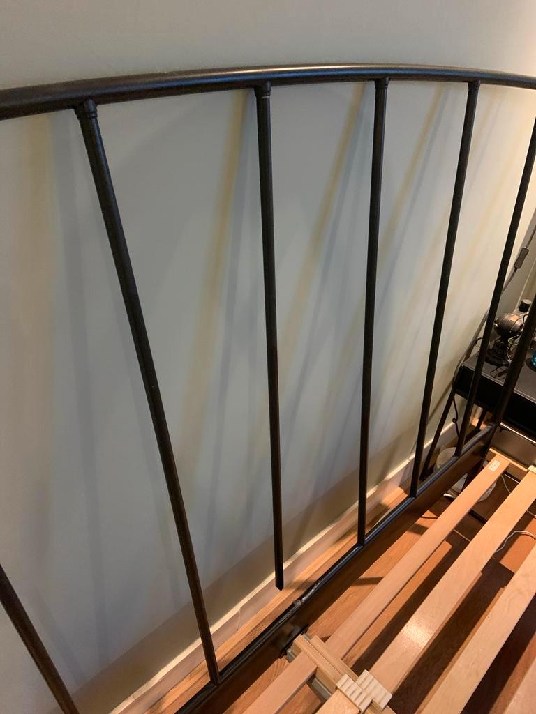 Tweepersoonsbed 165x203 - Zwart metaal - Gratis af te halen