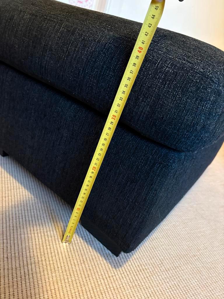 Hocker / poef / voetenbank zwart (gratis)