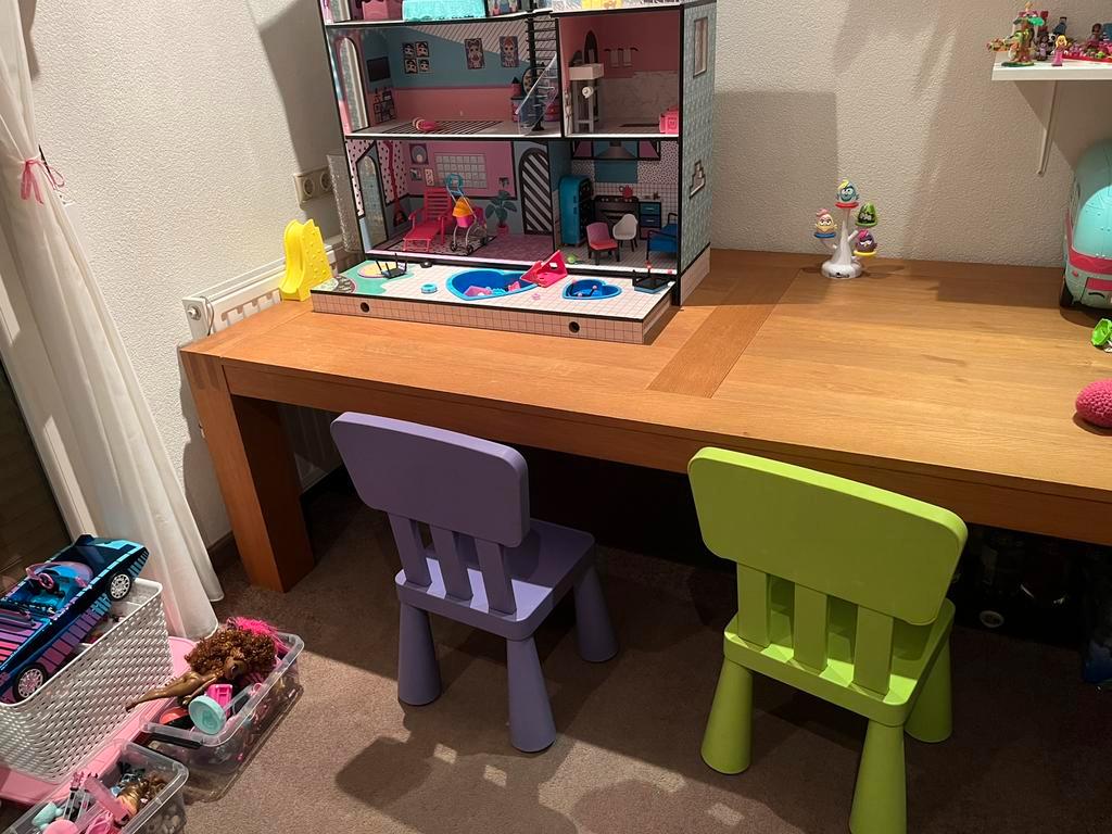 Grote speel tafel massief eiken Bijna Gratis