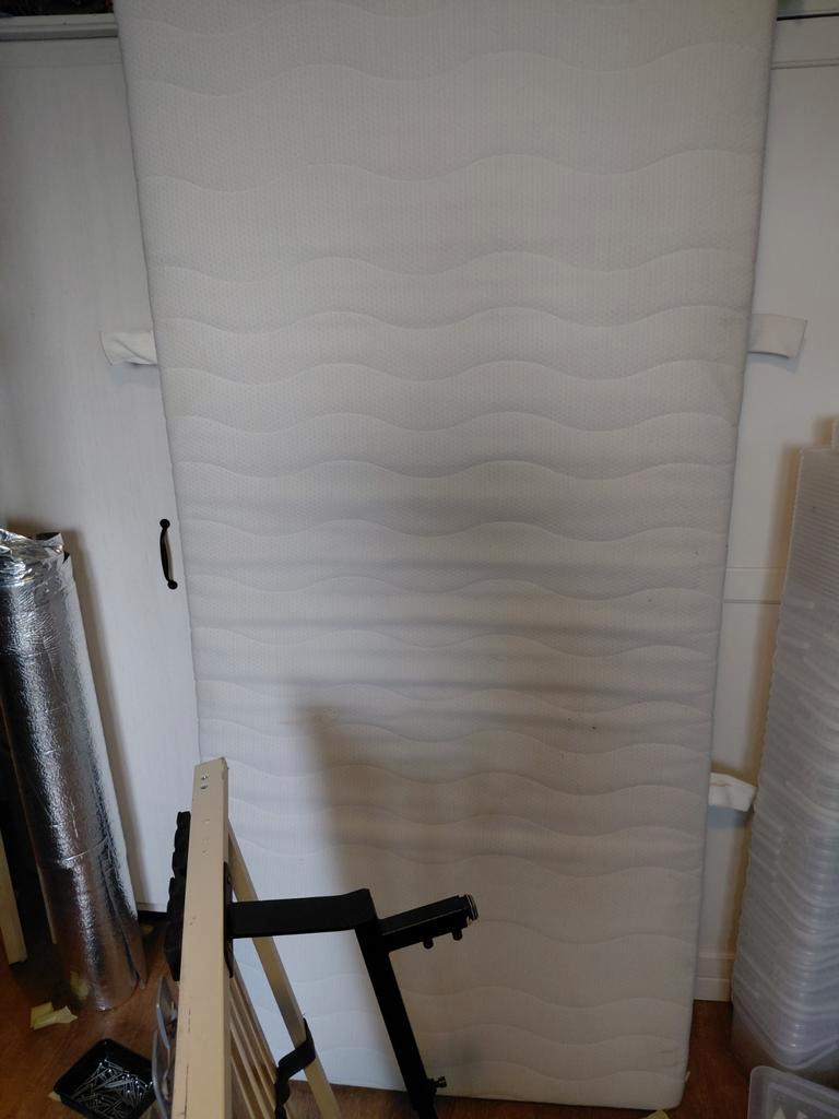 Lattenbodem met poten en eventueel matras 90x200cm