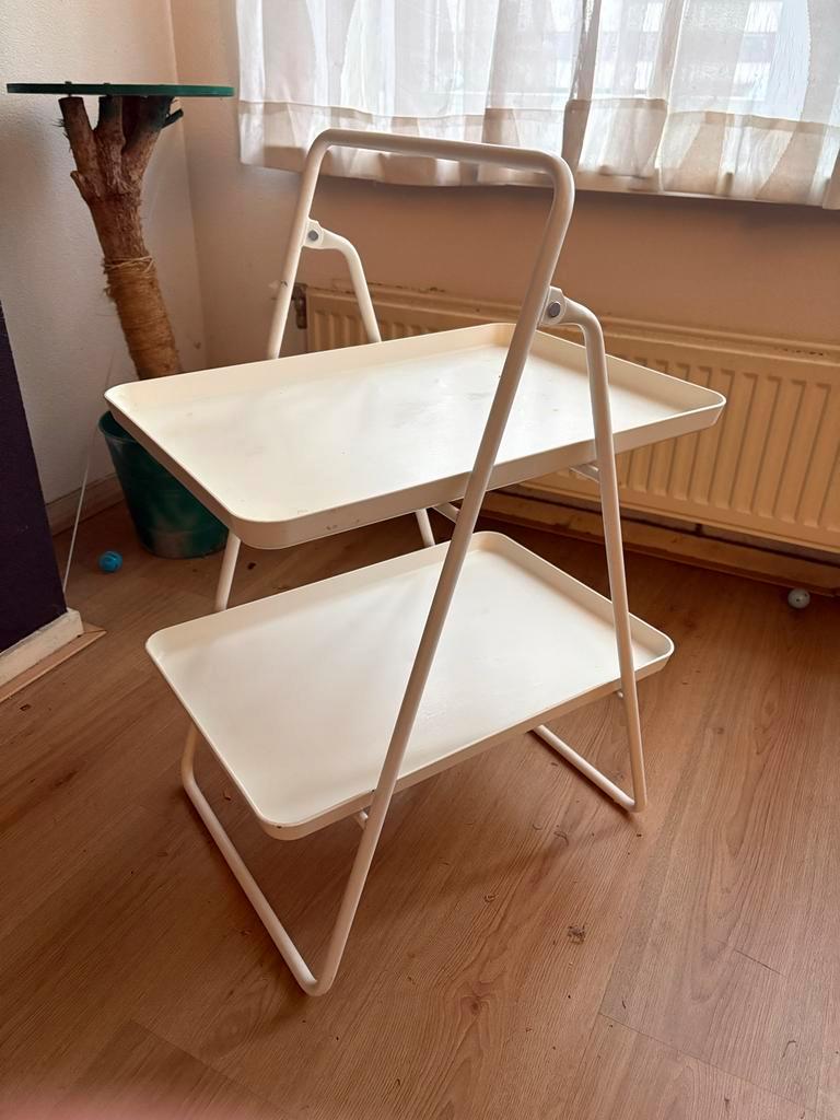 Leuk wit bijzettafeltje met 2 etages