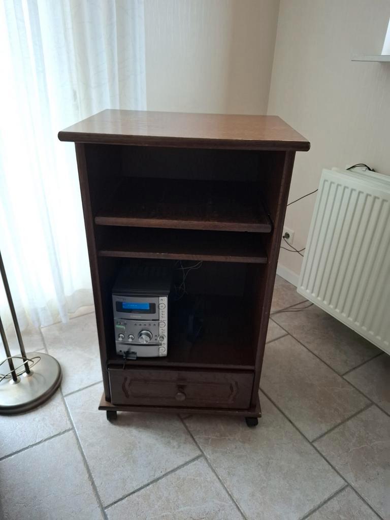 Stereo kast gratis donker eiken 93 cm hoog 56 cm breed