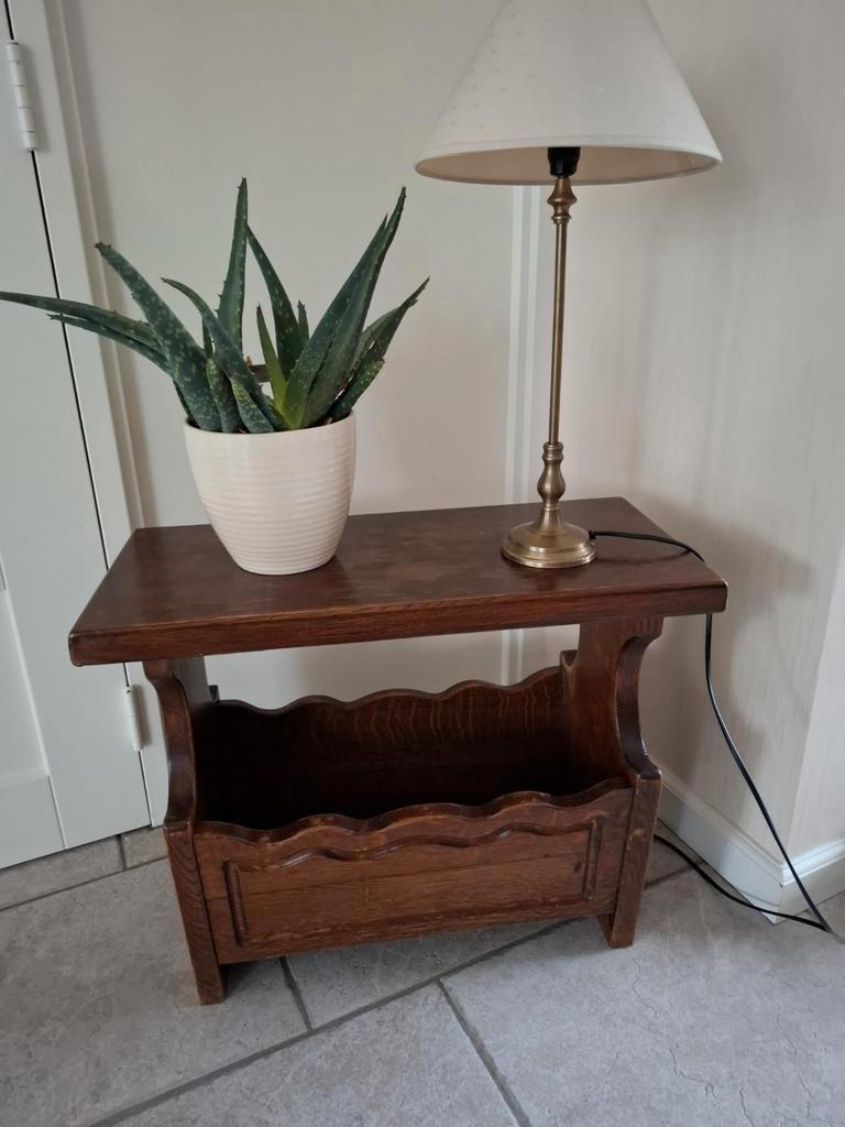 Donker eiken lectuur bak gratis