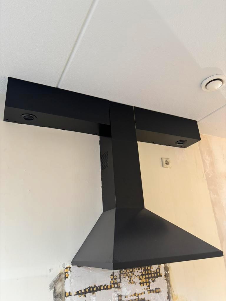 Zwarte keuken gratis af te halen