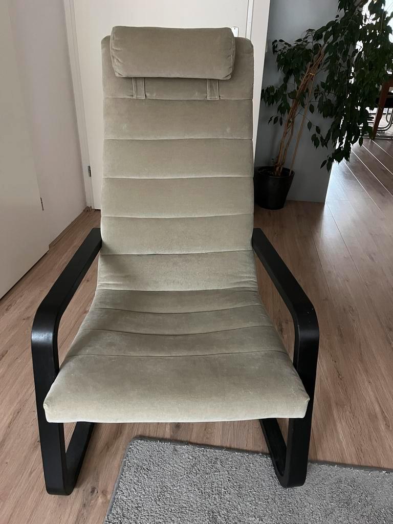 Comfortabele stoel met stoffen bekleding