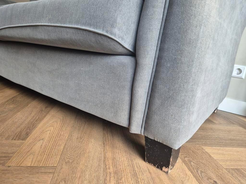 Antraciet grijze bank