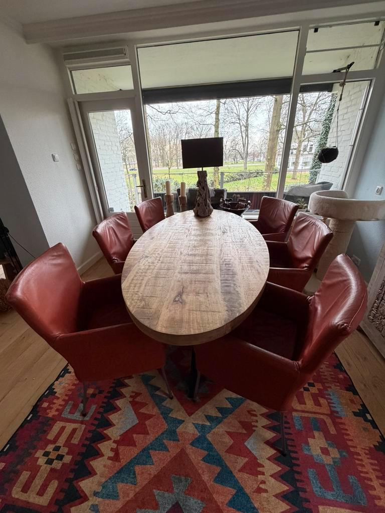 6 rood leren Eetkamer stoelen. Gratis af te halen
