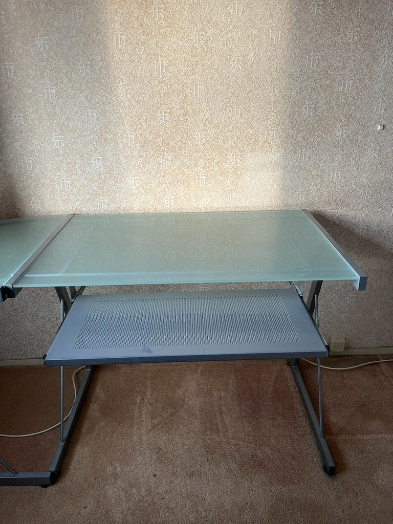 Glazen hoekbureau gratis afhalen