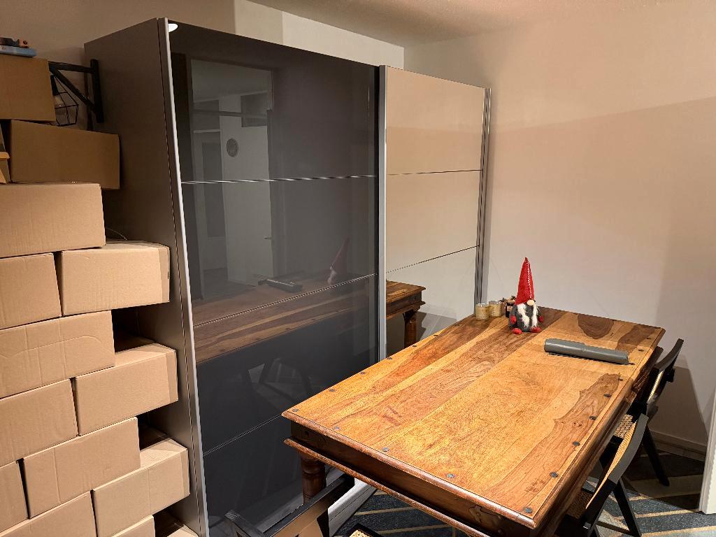 Gratis kledingkast met spiegeldeur