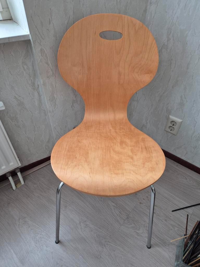 Gratis stoel (afhalen op 19/12 tussen 14:00 en 15:00)