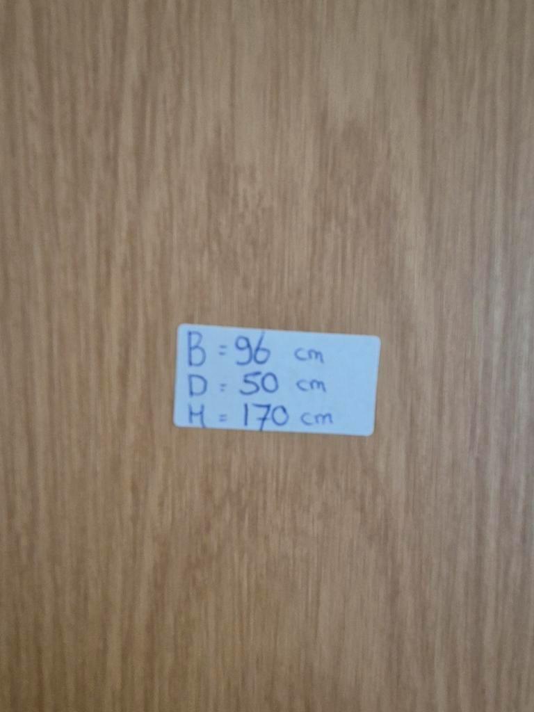 Gratis kledingkast (Ophalen vr 19/12 tussen 14 en 15u)